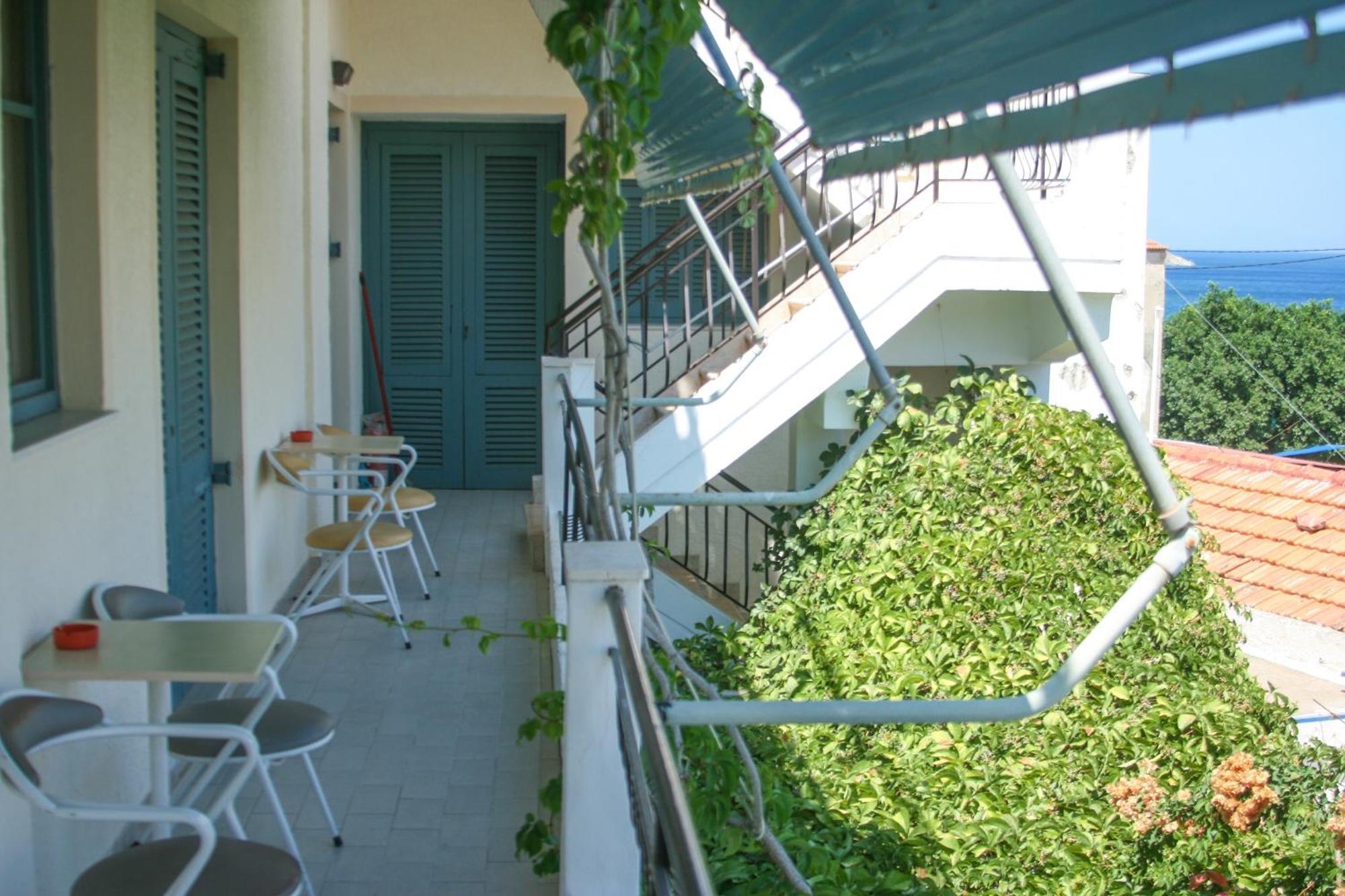 George Apartments Livadia  Eksteriør billede