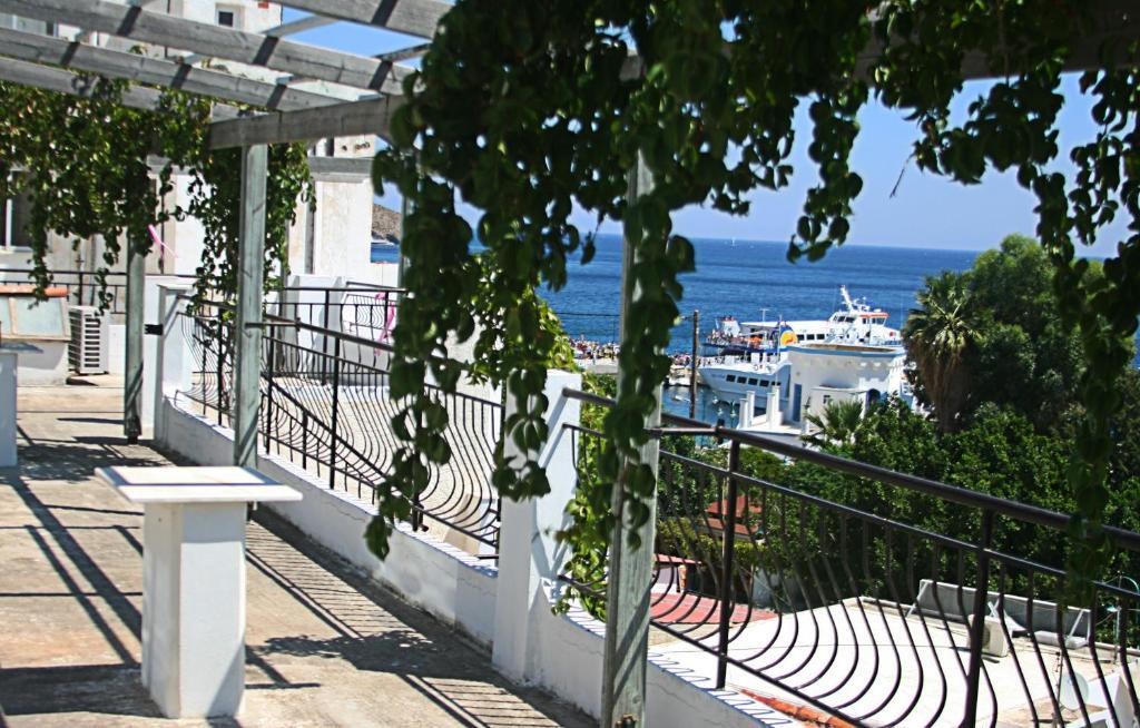 George Apartments Livadia  Eksteriør billede